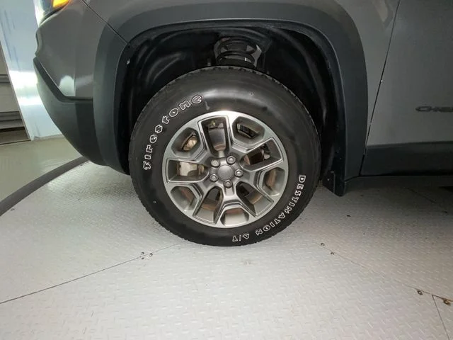 Used 2022 Gray Jeep Trailhawk image 10
