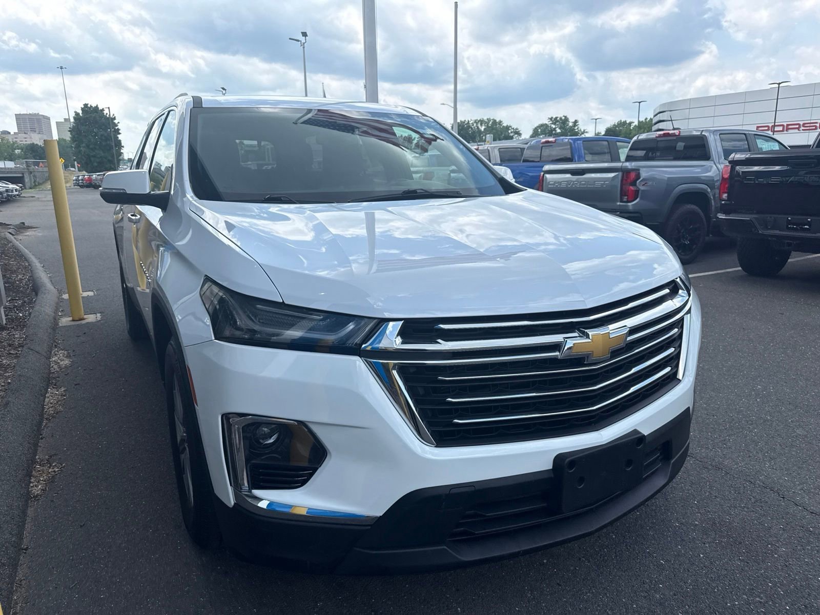 Used 2023 Summit White Chevrolet LT Cloth image 4