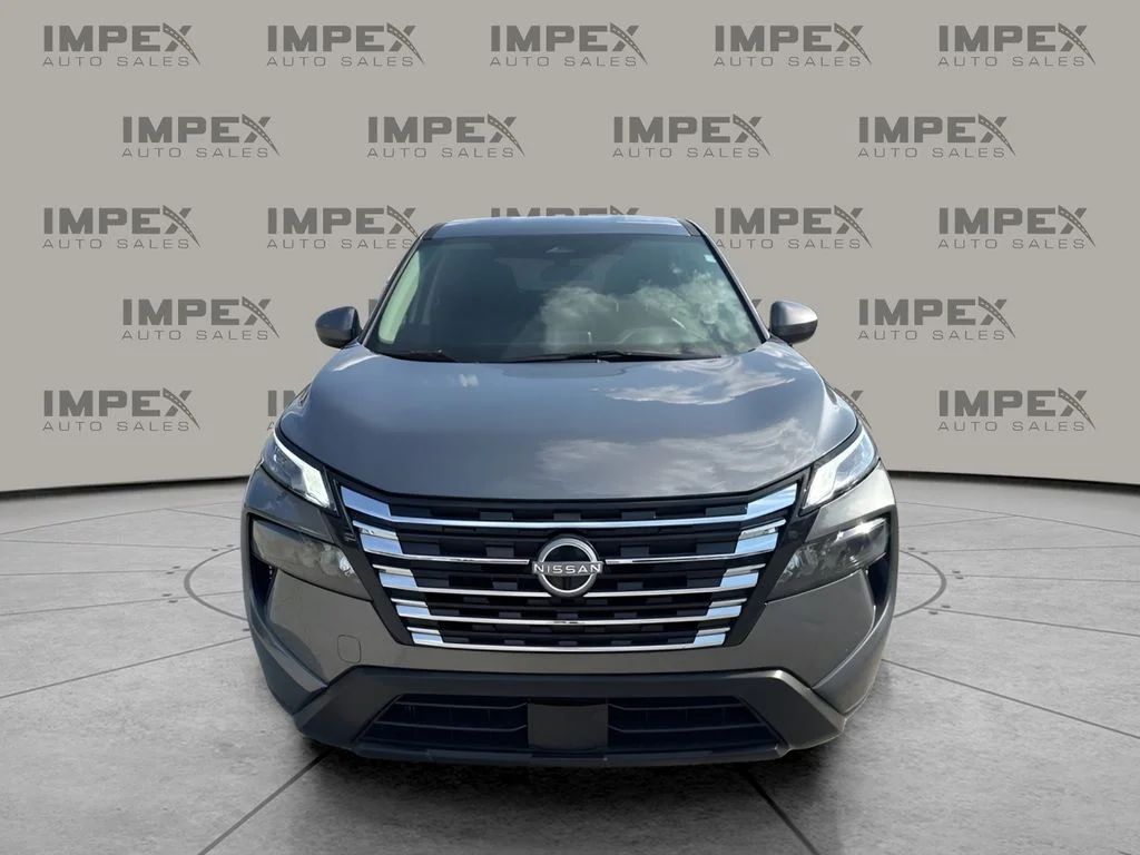 Used 2025 Gray Nissan SV image 8
