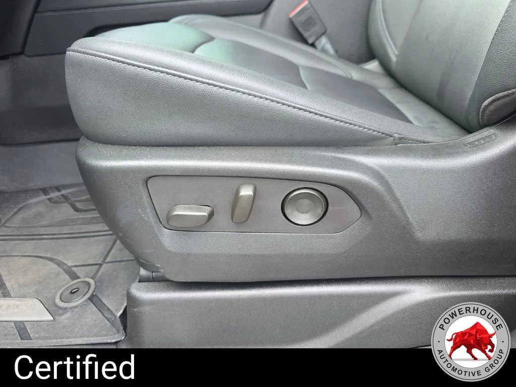 Certified Used 2024 White Chevrolet Z71 image 14