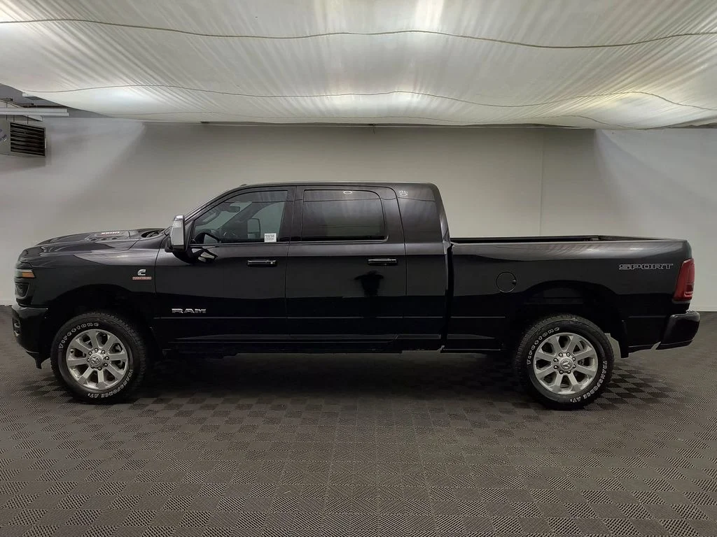 Certified Used 2025 Diamond Black Crystal Pearlcoat Ram Laramie image 2