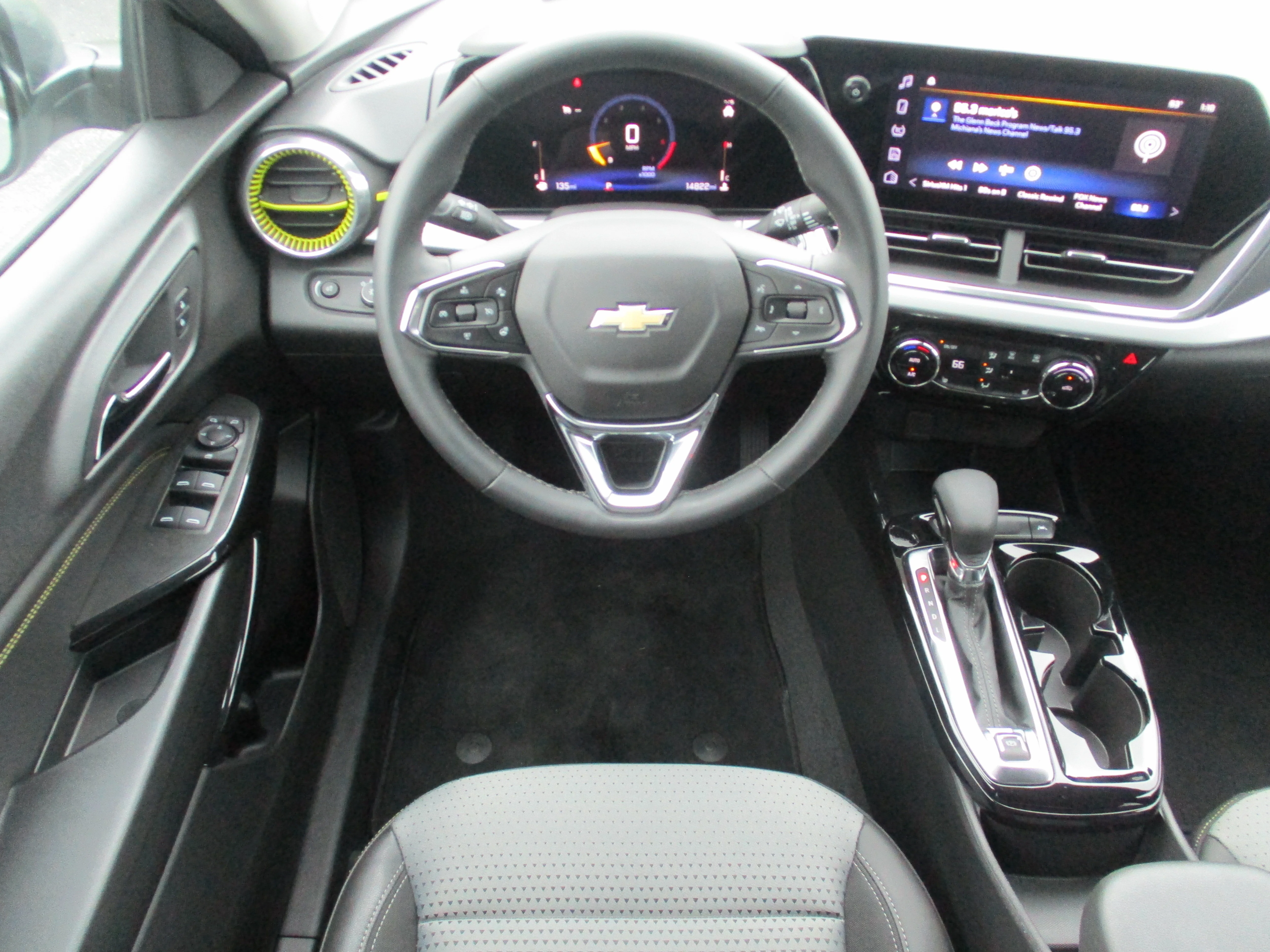 Used 2025 Sterling Gray Metallic Chevrolet LT FWD image 7