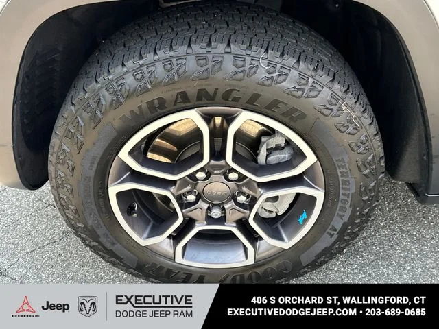 Used 2023 Silver Jeep Trailhawk 4xe image 9