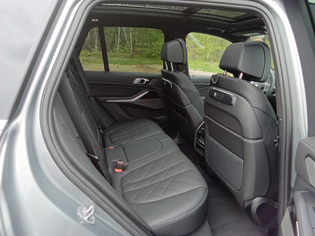 Used 2026 Skyscraper Grey Metallic BMW xDrive40i image 25
