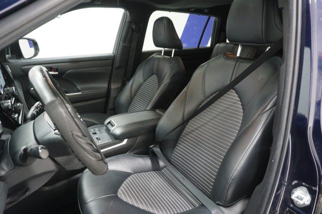 Used 2023  Toyota XSE image 17