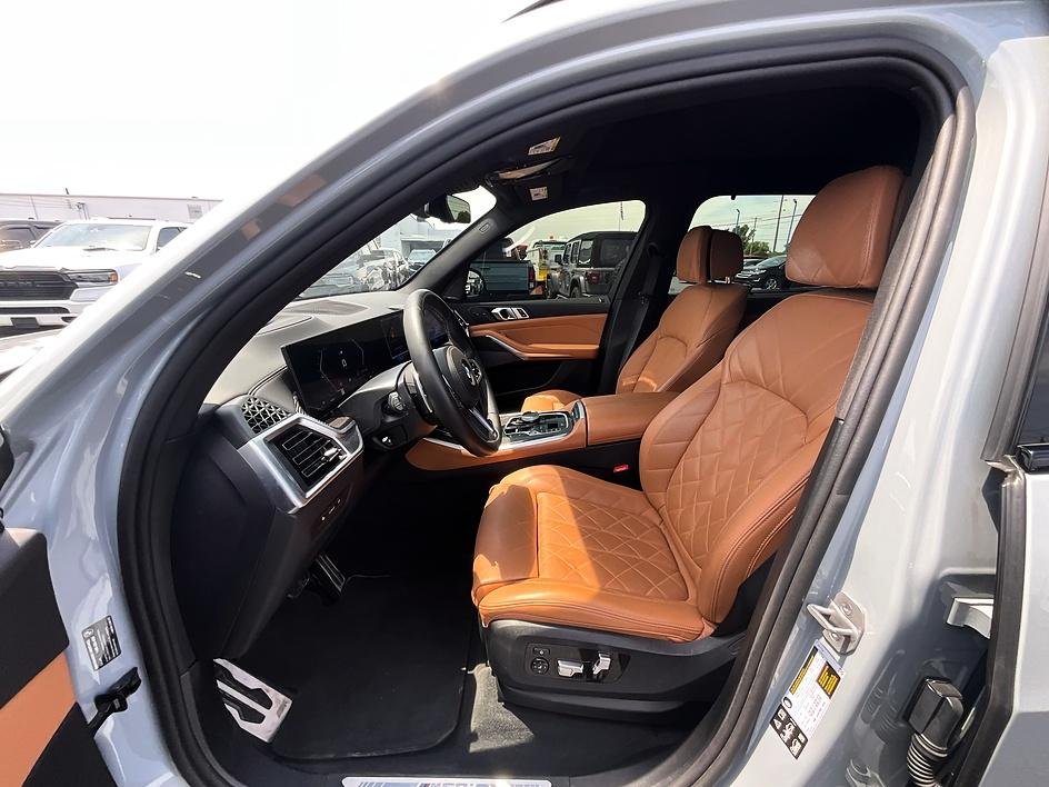 Used 2025 Gray BMW M60i image 15
