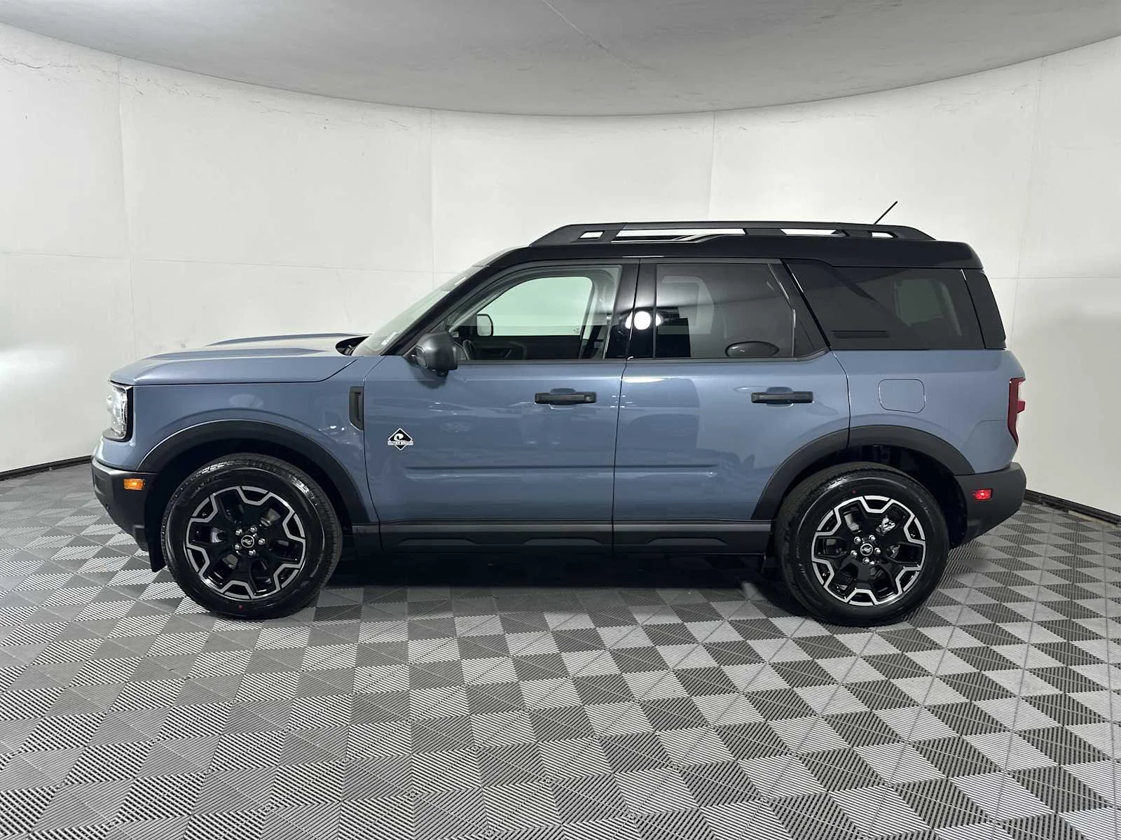 New 2026 Azure Gray Metallic Tri-Coat Ford Outer Banks image 4