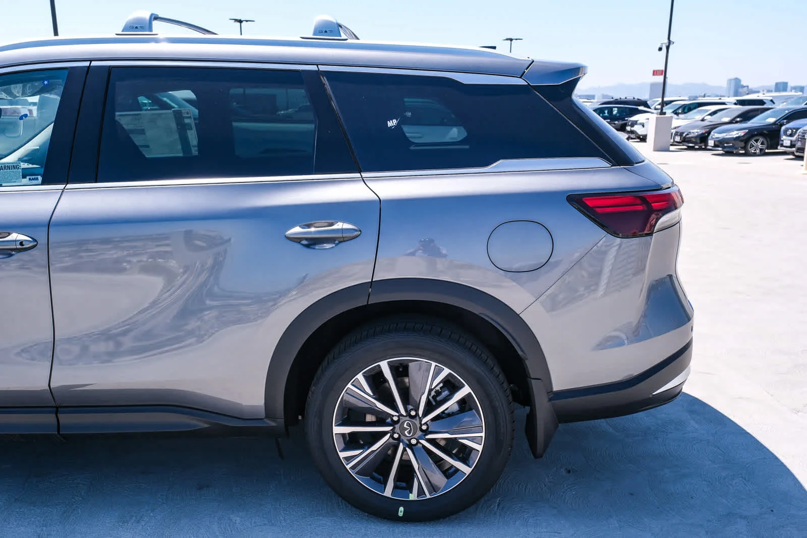 New 2027 GRAPHITE SHADOW INFINITI Luxe FWD image 8