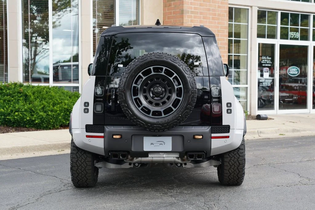 New 2026 Borasco Grey Land Rover OCTA image 5