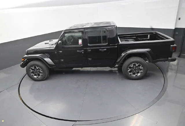 New 2026 Black Clear-Coat Exterior Paint Jeep Sahara image 13
