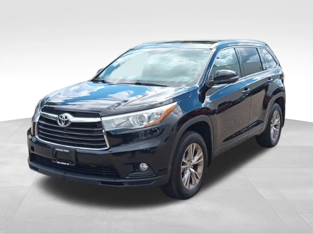 Used 2015 Attitude Black Metallic Toyota XLE V6 image 3