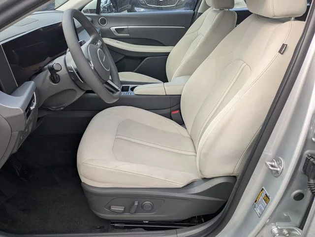 Used 2025 Silver Hyundai SEL image 12