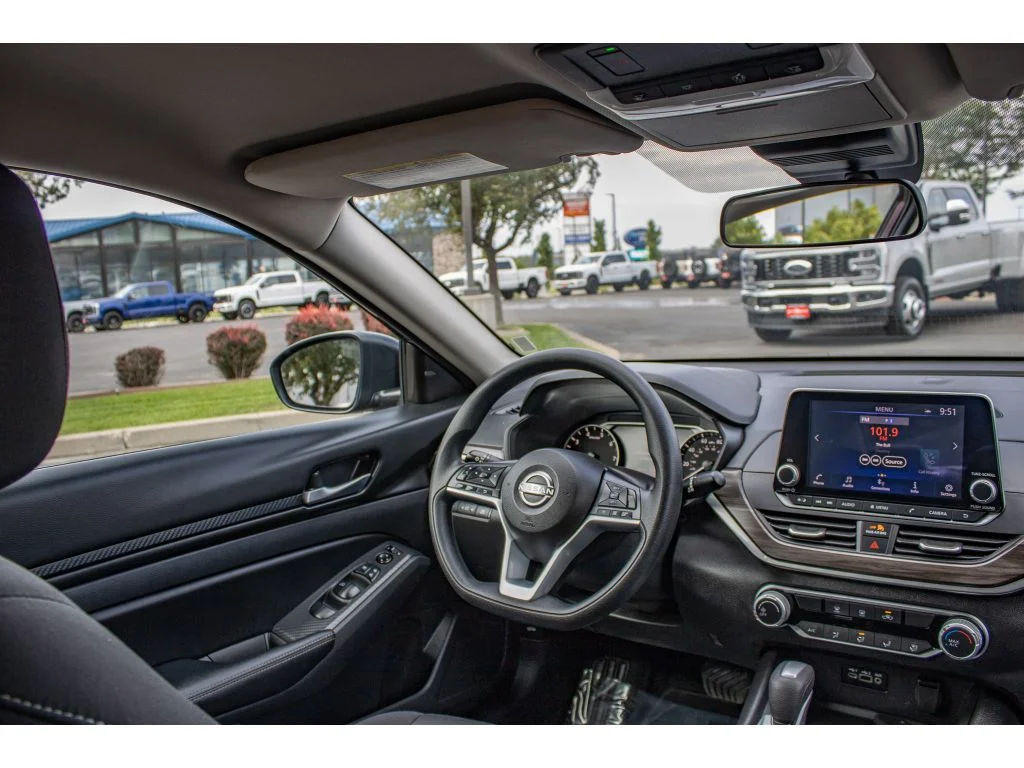 Used 2025 Garnet Pearl Metallic Nissan SV image 22