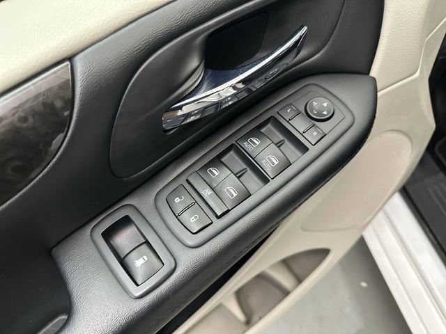 Used 2019 White Dodge SE image 17