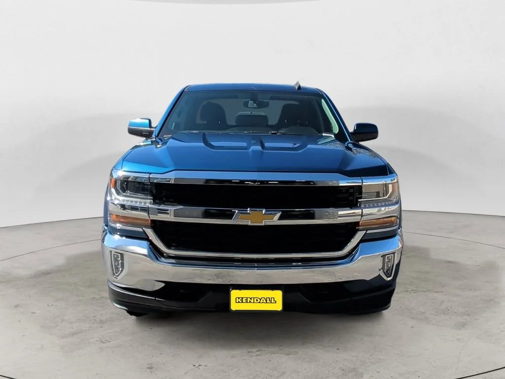 Used 2017 DEEP OCEAN BLUE METALLIC Chevrolet LT image 5