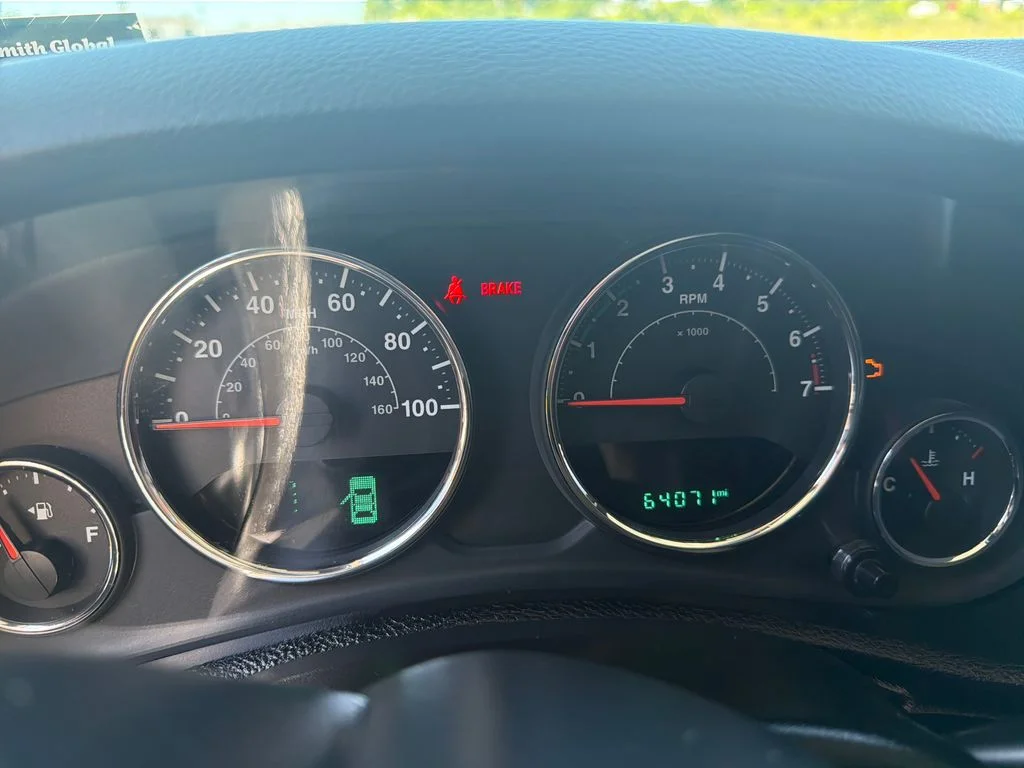 Used 2016 White Jeep Unlimited Sahara image 15