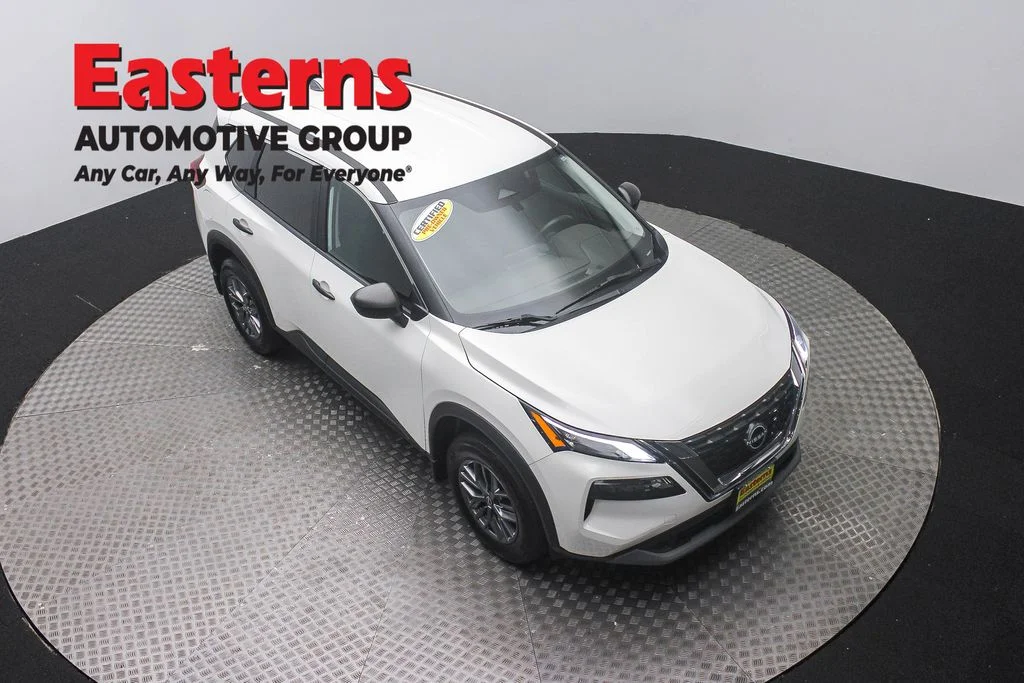Used 2023 White Nissan S image 3