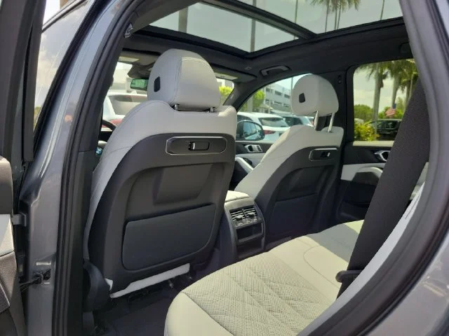 Used 2024 Gray BMW sDrive40i image 12