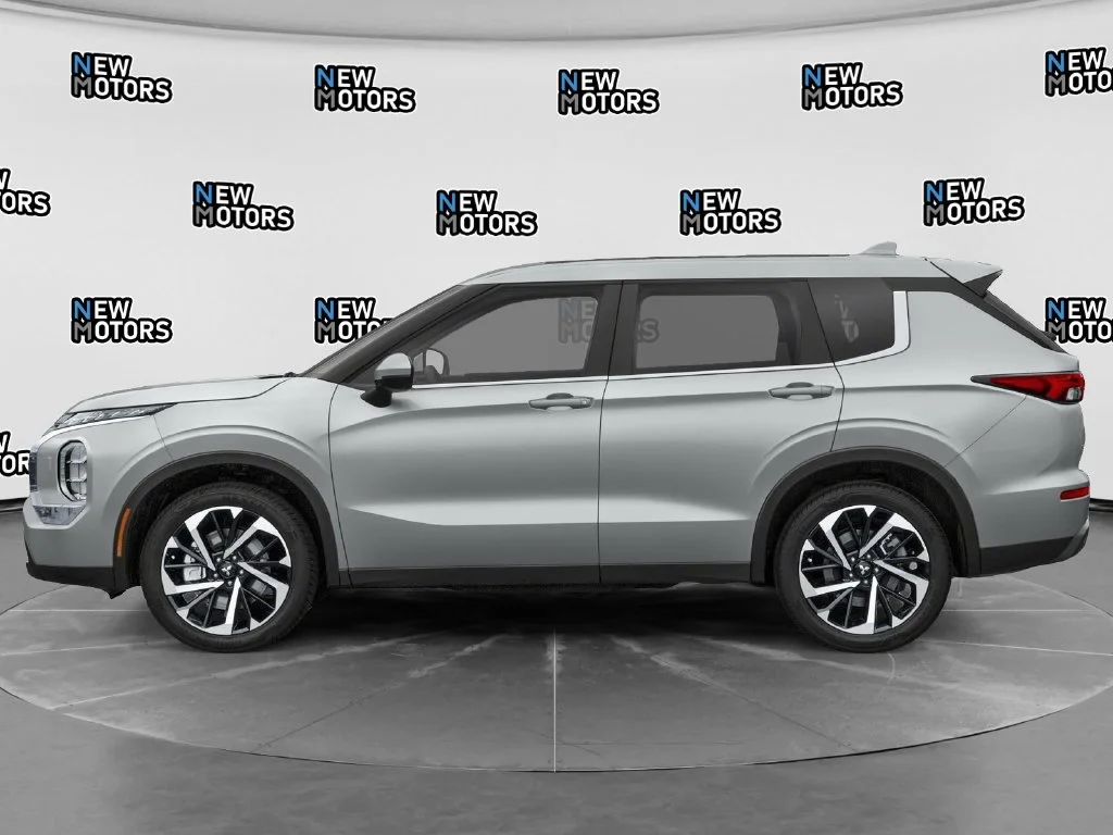 Used 2022 Silver Mitsubishi ES image 3
