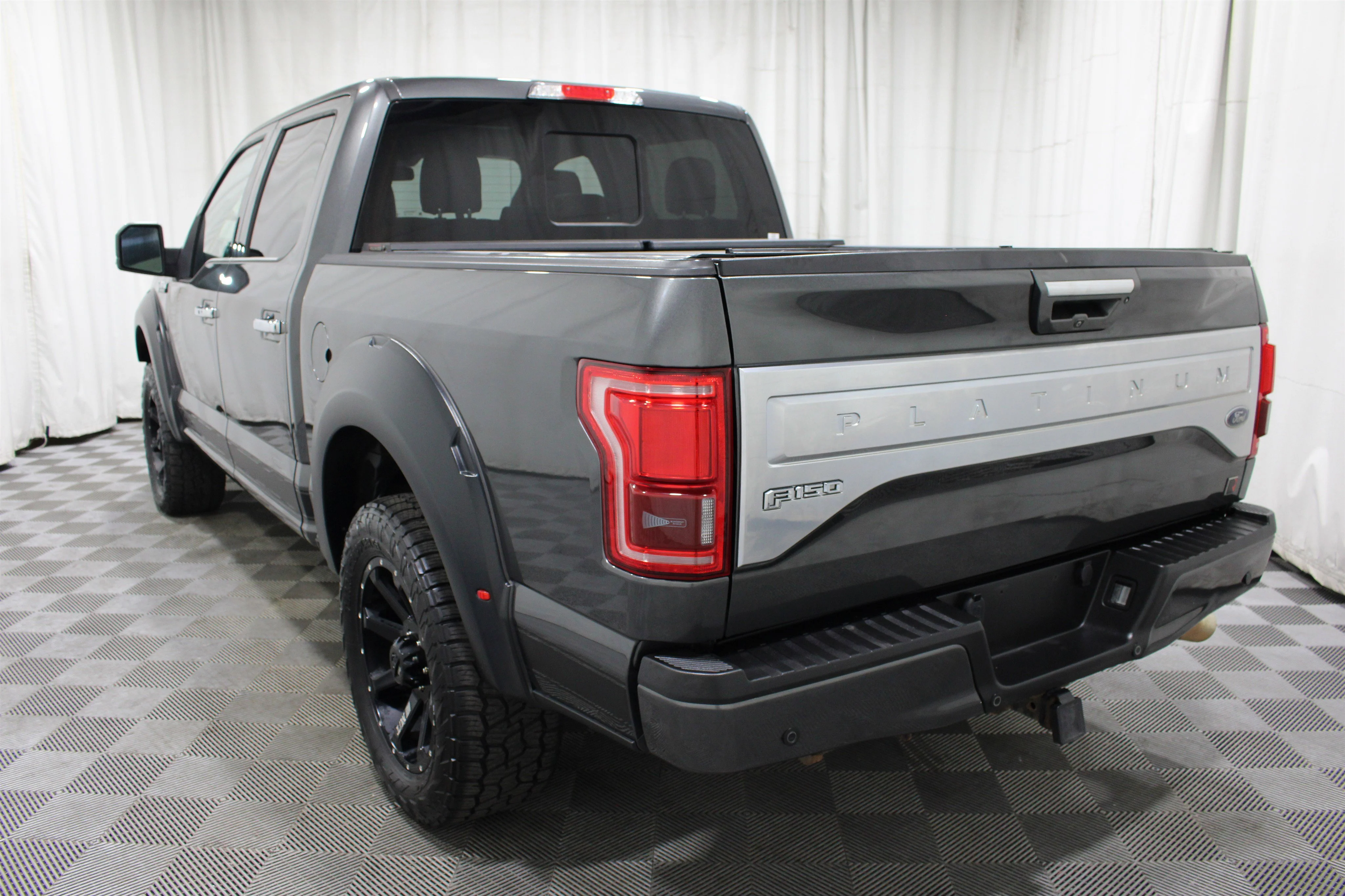 2016 Ford F-150 Platinum - Photo 32