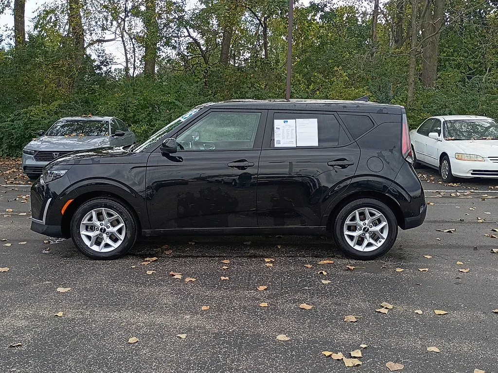 Used 2025 Fusion Black Kia LX image 6
