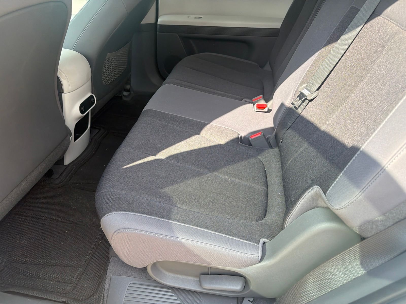 Certified Used 2024 Atlas White Hyundai SEL image 11