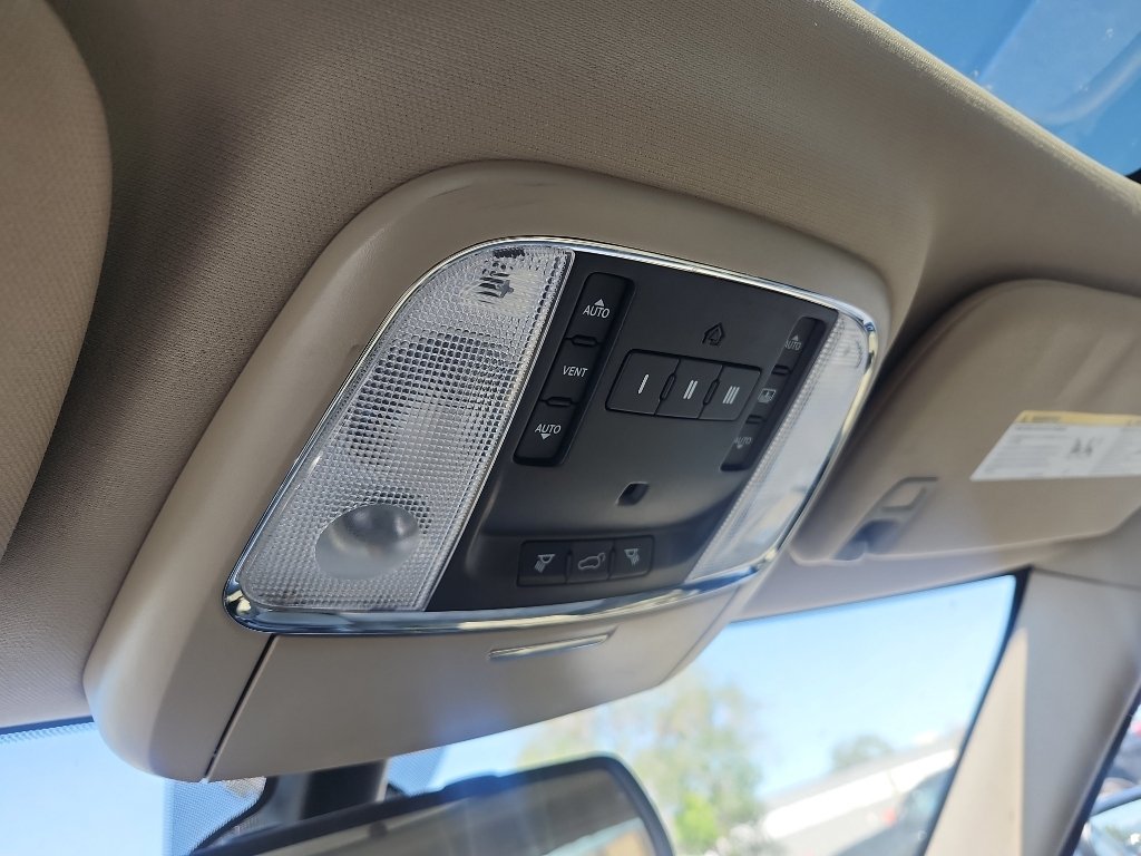 Used 2015 Champagne Jeep Limited image 30