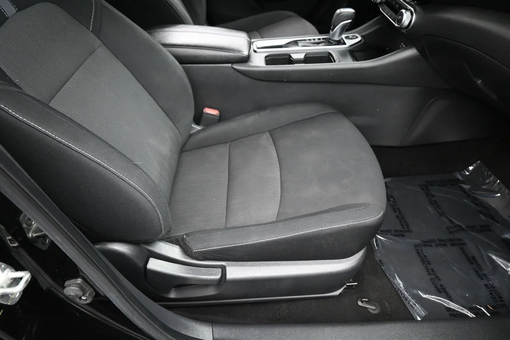 Used 2022 Super Black Nissan SV image 35