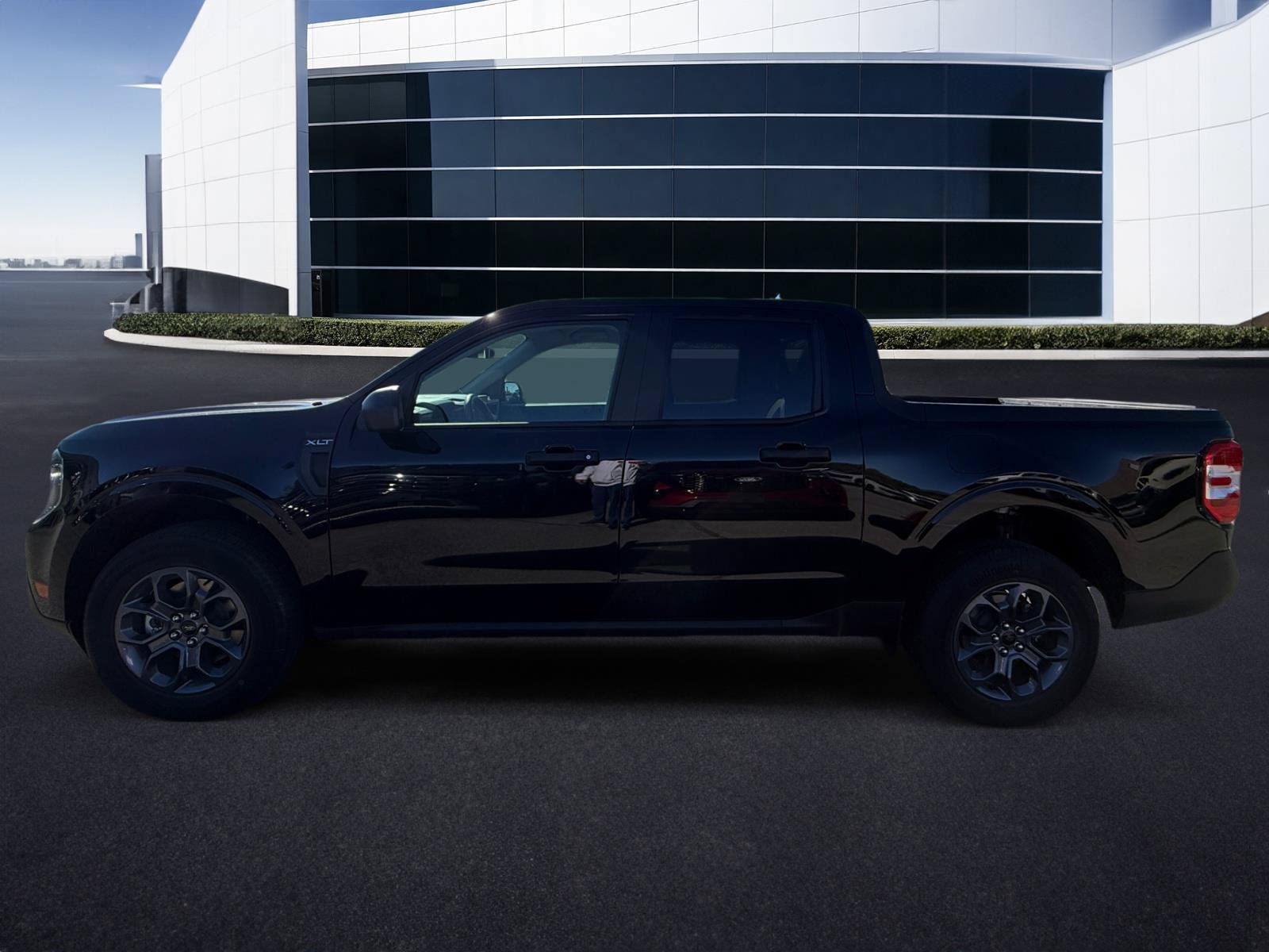 New 2026 Shadow Black Ford XLT image 7