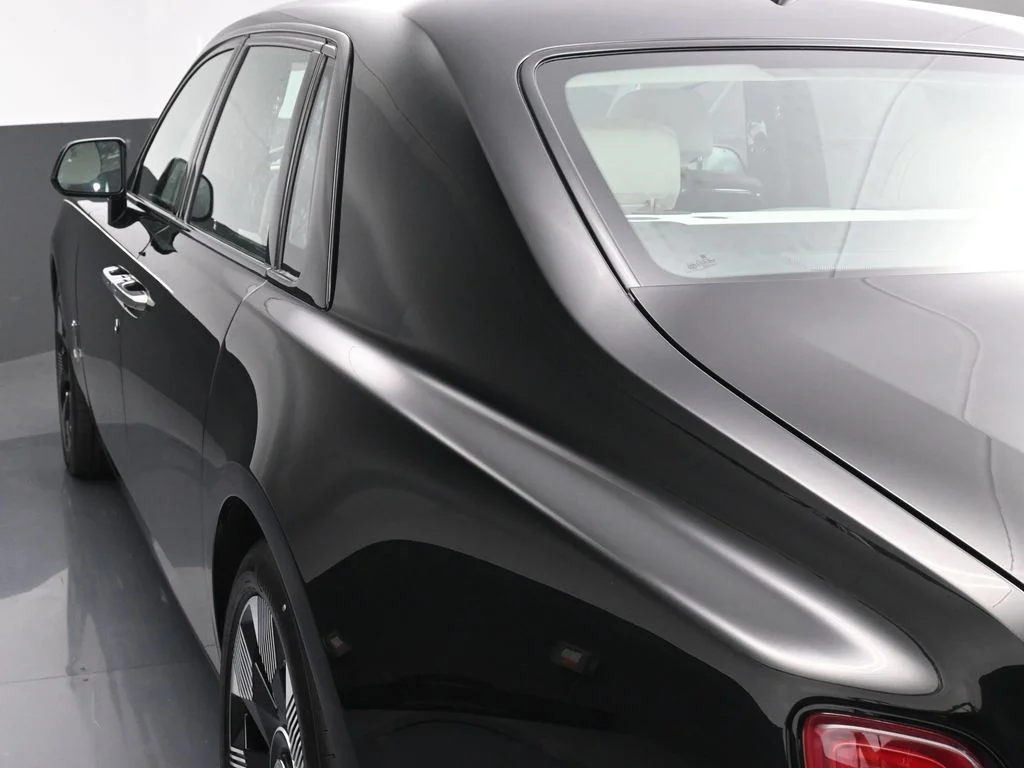 Used 2025 Black Rolls-Royce  image 13