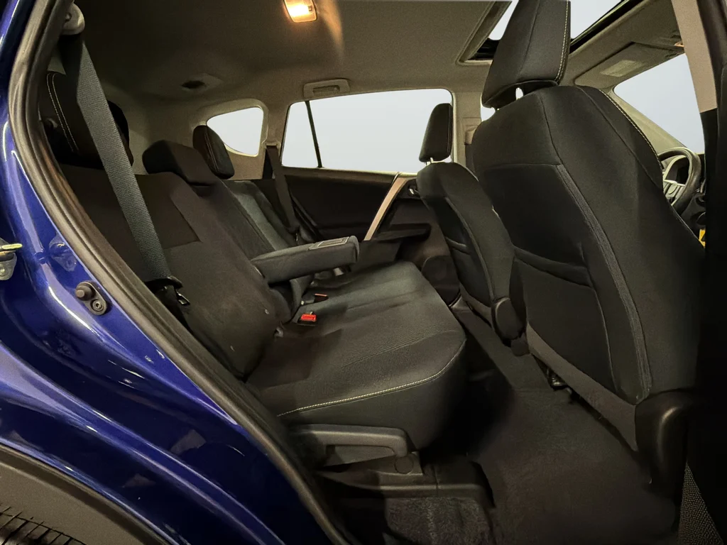 Used 2015 Blue Toyota XLE image 25