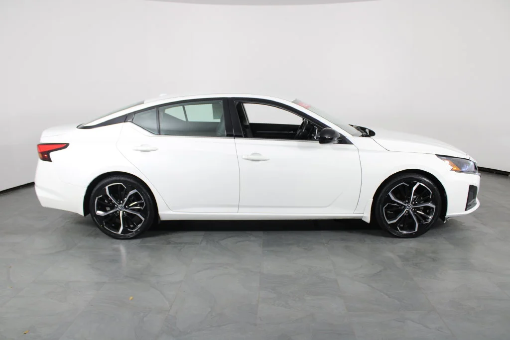 Certified Used 2023 White Nissan 2.5 SR image 12