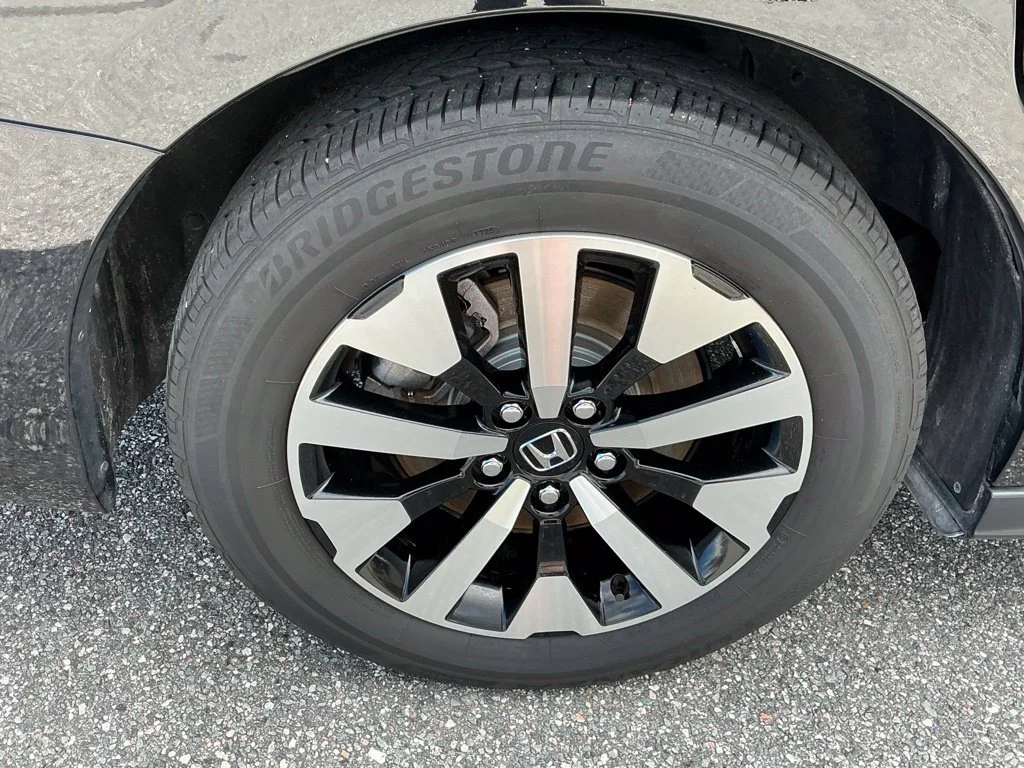 Used 2025  Honda EX-L image 16