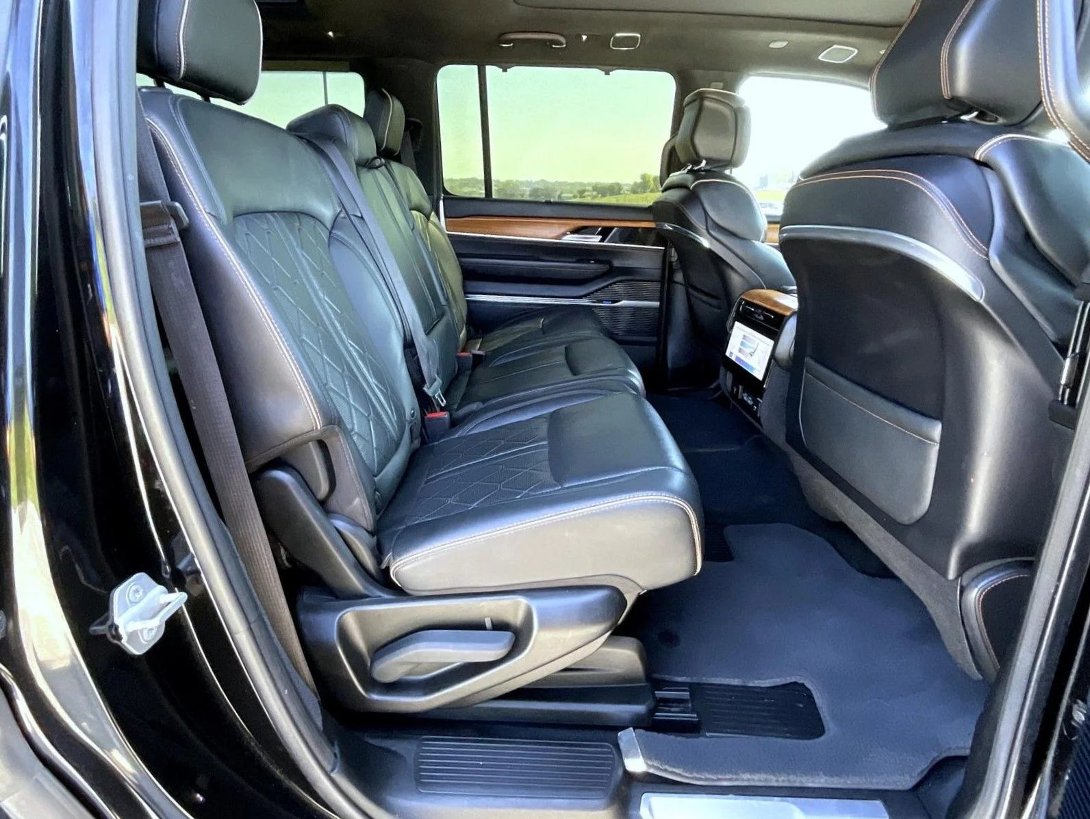Used 2022 Black Jeep Series III image 20