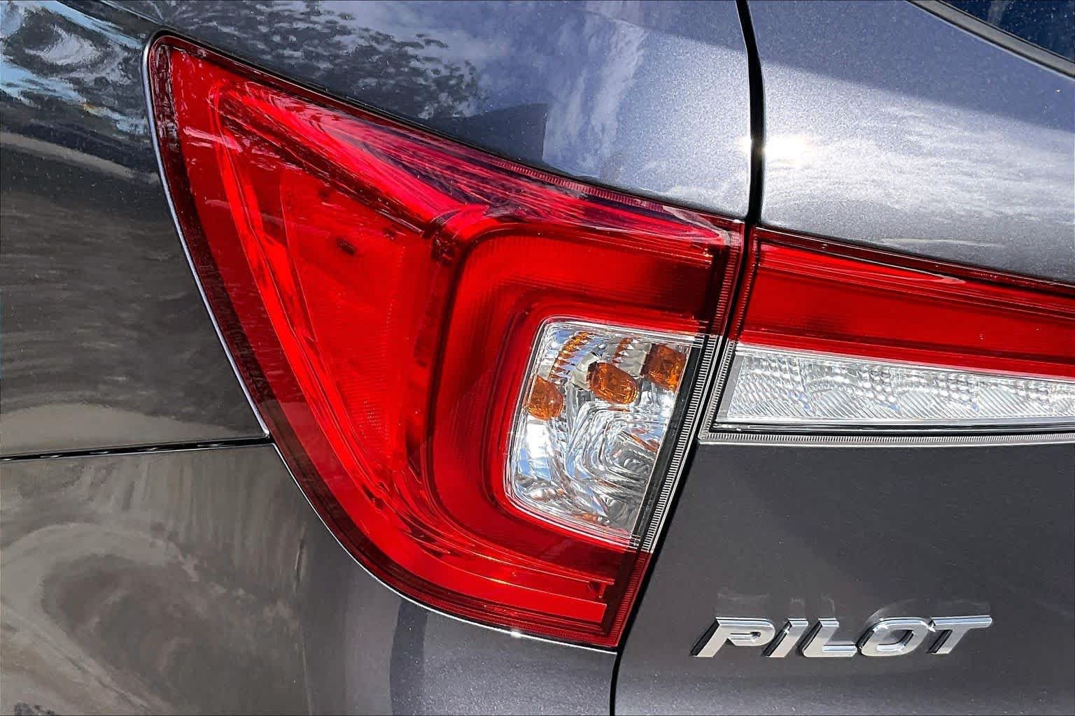 Used 2020 Modern Steel Metallic Honda EX-L image 28