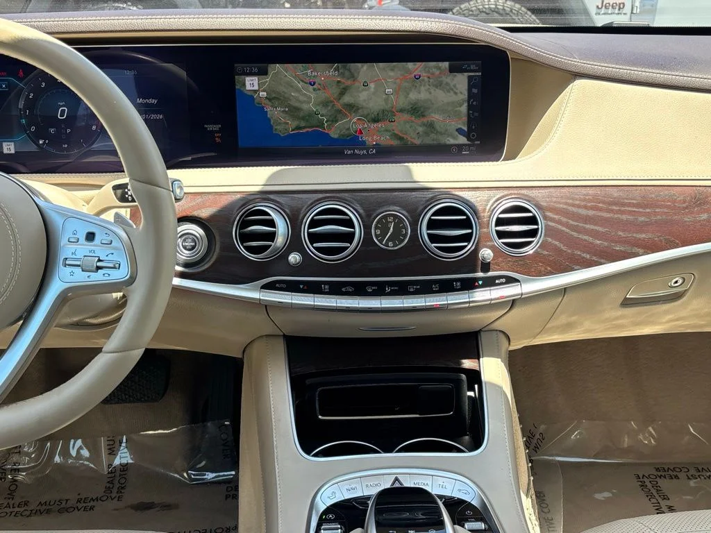 Used 2020 designo Diamond White Metallic Mercedes-Benz S 560 image 17