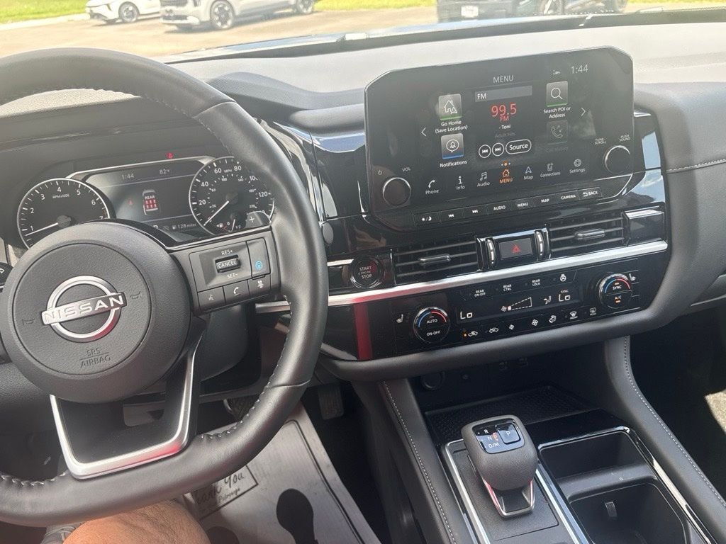 Used 2025 Gun Metallic Nissan SL image 7