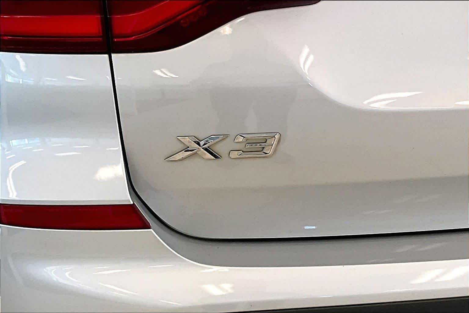 Used 2019 Glacier Silver Metallic BMW xDrive30i image 29