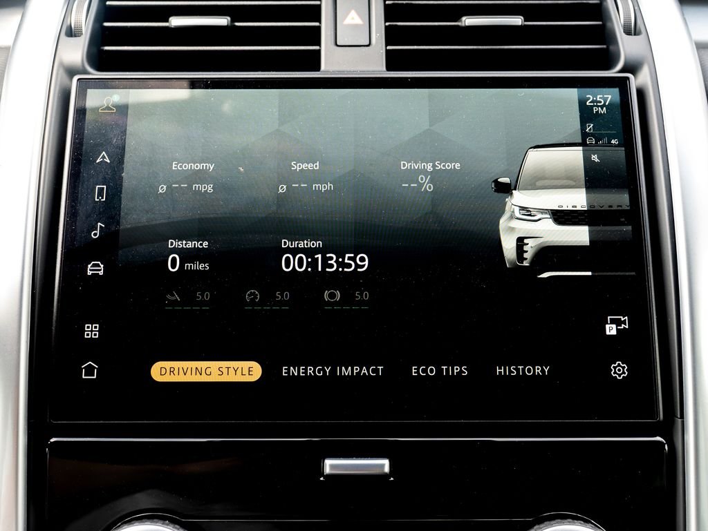 Used 2025 Gray Land Rover Dynamic SE image 27