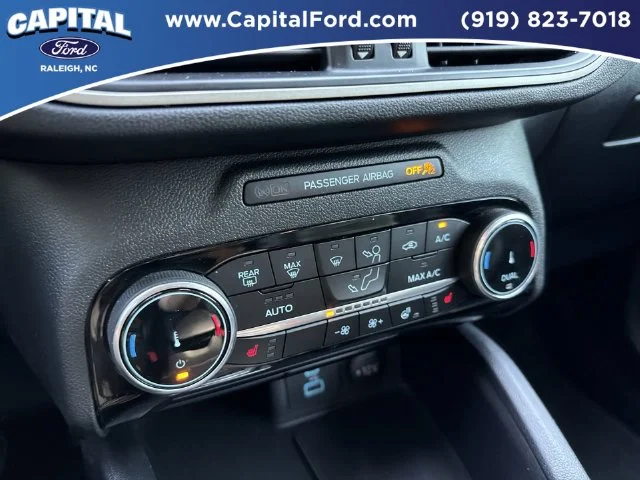 Used 2022 Black Ford SEL image 29