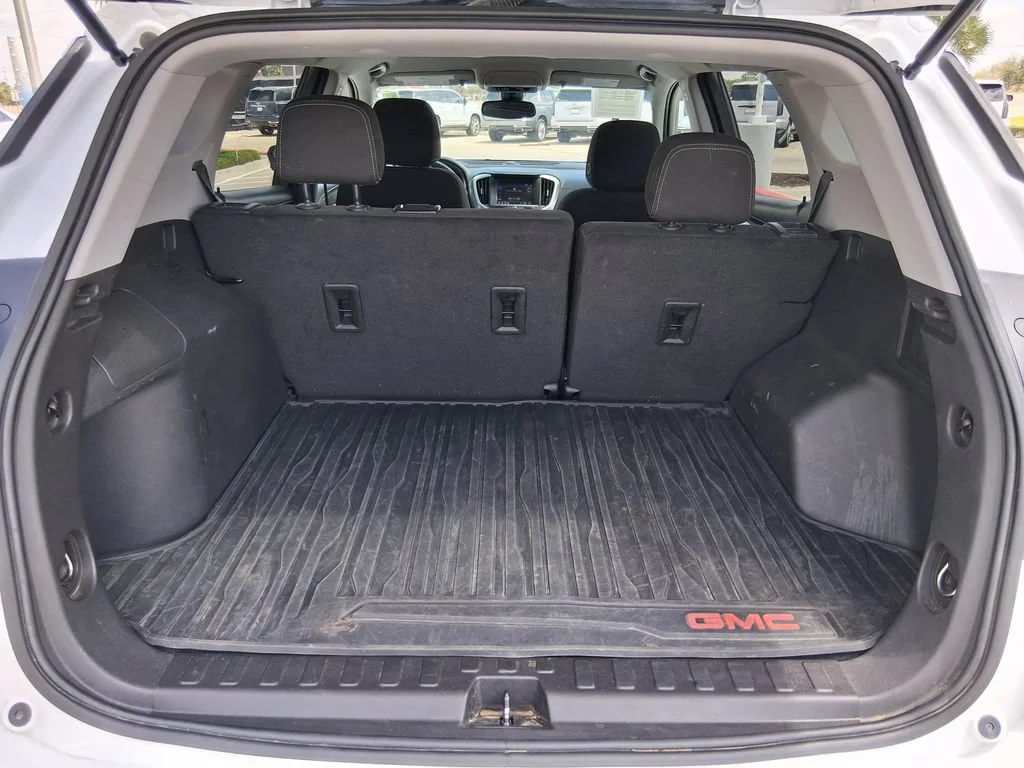 Used 2024 Summit White GMC SLE image 6