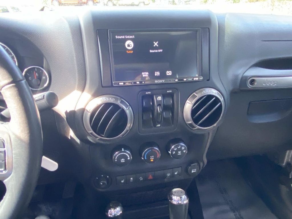 Certified Used 2018 Billet Silver Metallic Jeep Unlimited Altitude image 23