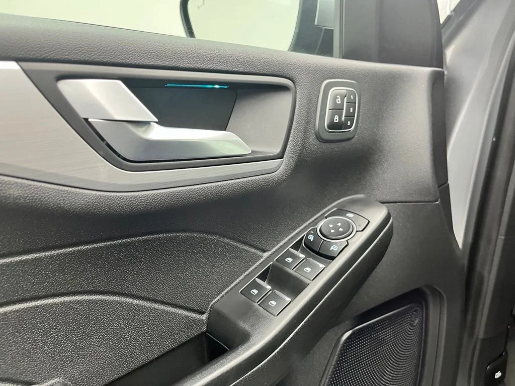 Used 2023 Silver Ford Platinum image 18