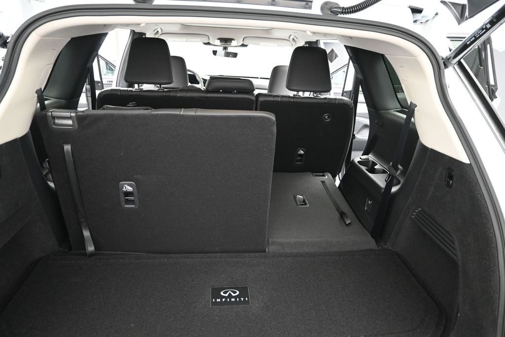New 2027 RADIANT WHITE INFINITI Pure AWD image 12