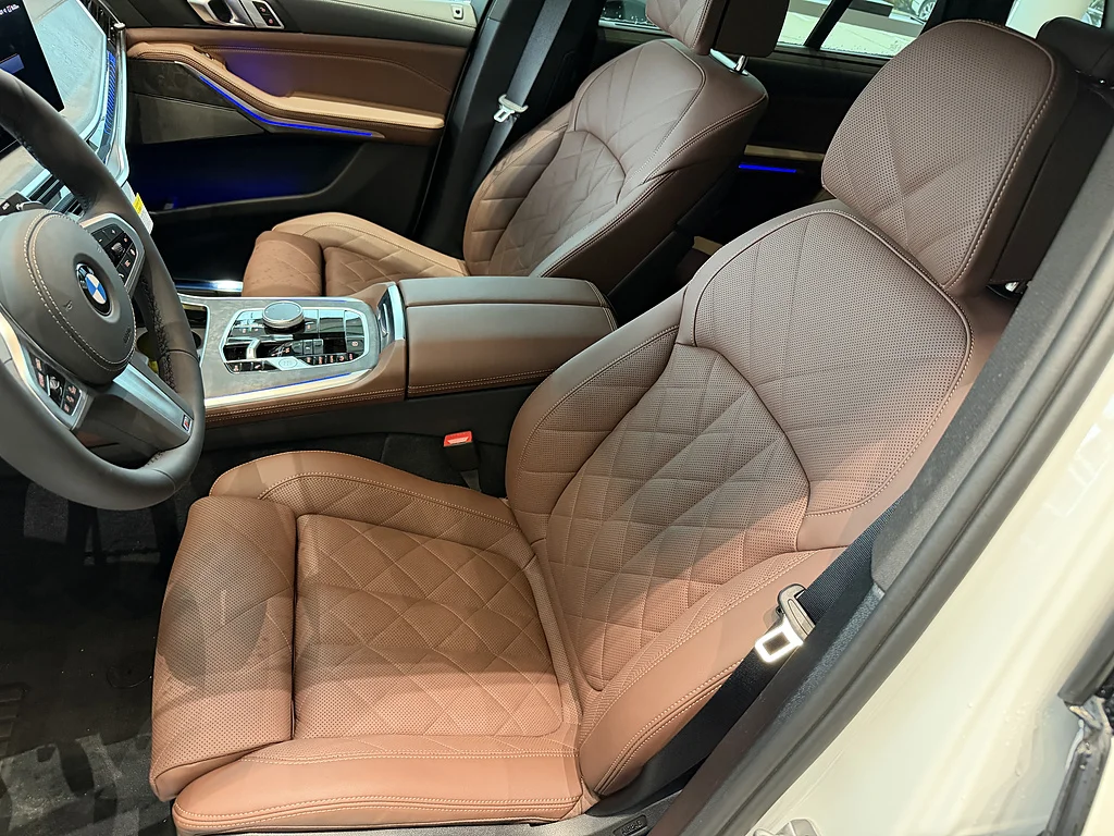 New 2026 Mineral White Metallic BMW xDrive40i image 12