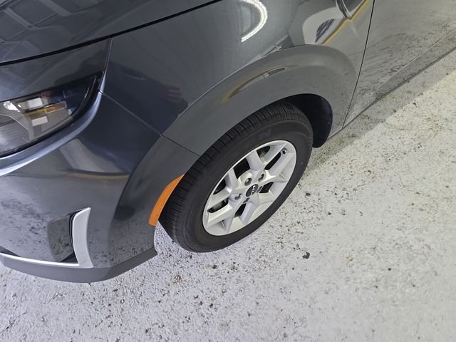 Used 2025  Kia LX image 9