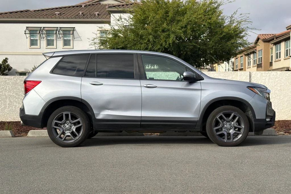 Used 2022 Lunar Silver Metallic Honda EX-L image 3