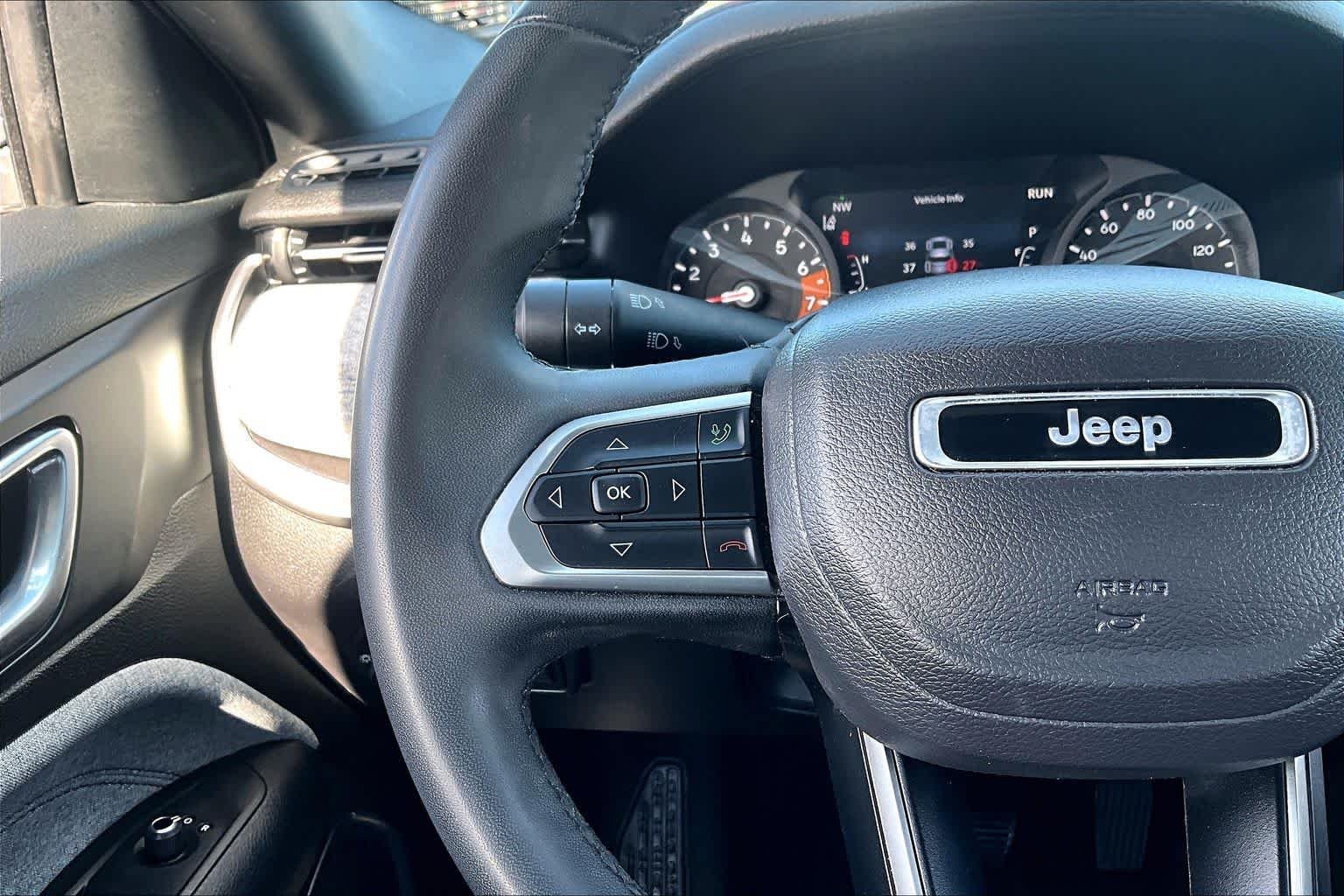 Used 2024 Bright White Clearcoat Jeep Latitude image 24