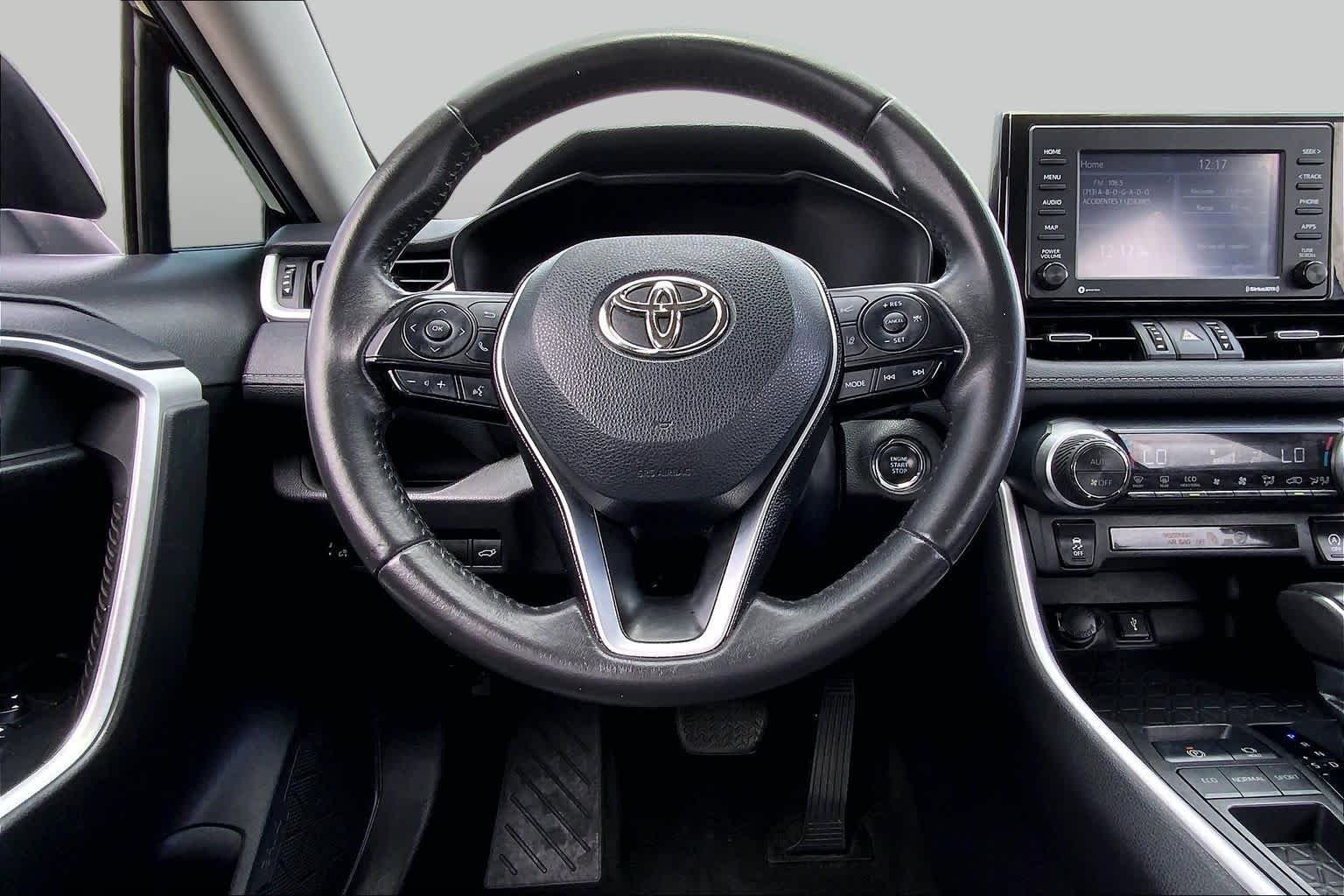 Used 2021 Midnight Black Metallic Toyota XLE Premium image 6