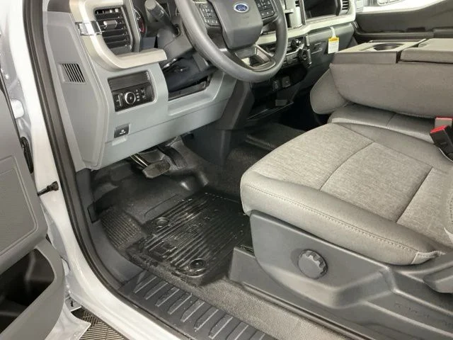 New 2026 Oxford White Ford XL image 17
